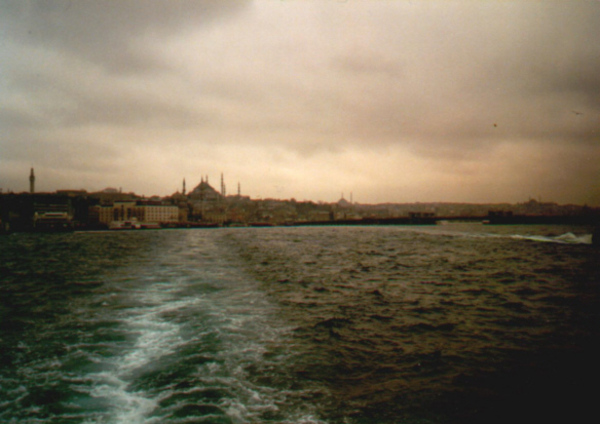 Blick vom Schiff auf den europischen Teil Istanbuls