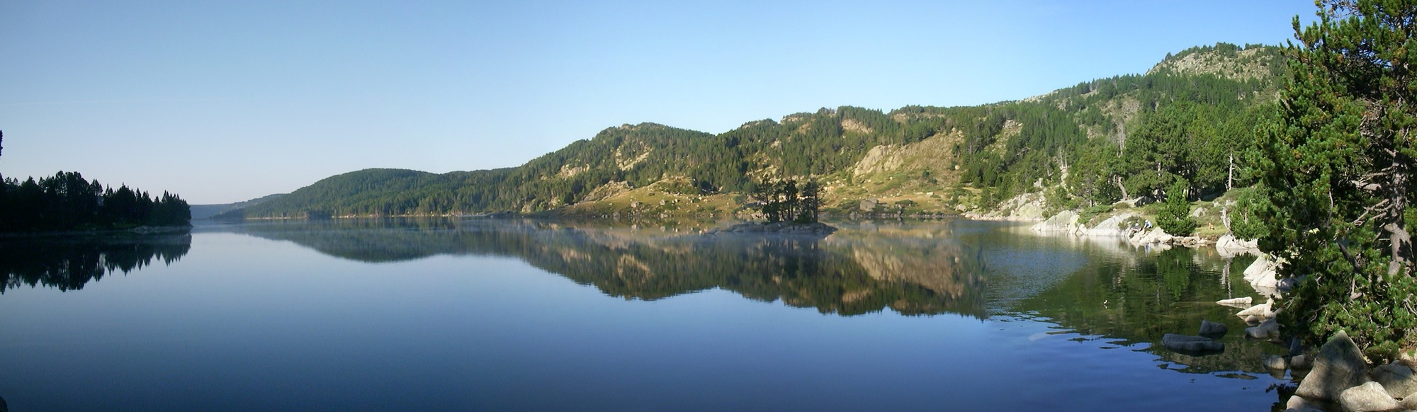 Lac des Bouillouses mit Inselchen