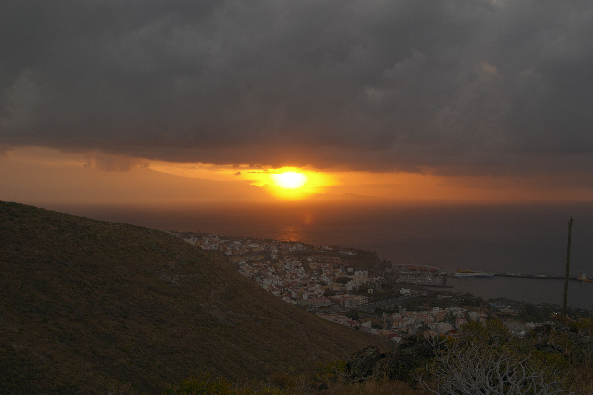 Sonnenaufgang ber San Sebastian auf La Gomera
